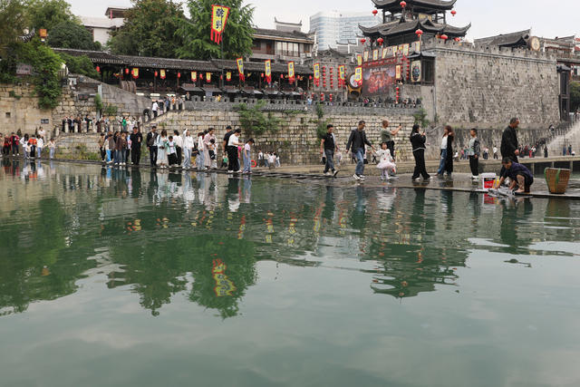 假期 快乐 乾州 古城 跳岩 游客 参观 游览 吉首