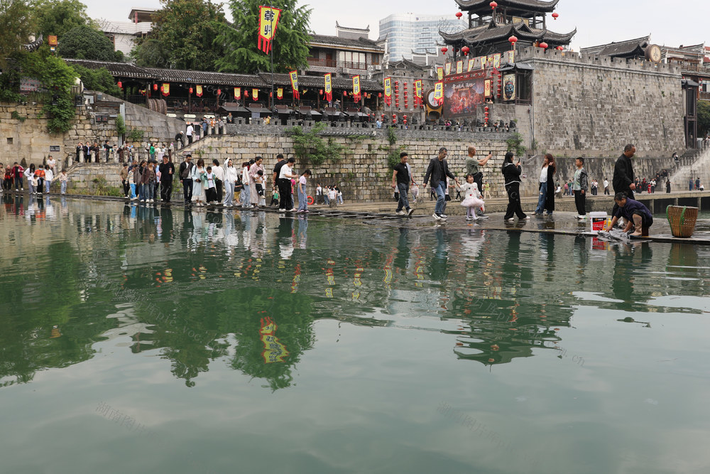 假期 快乐 乾州 古城 跳岩 游客 参观 游览 吉首
