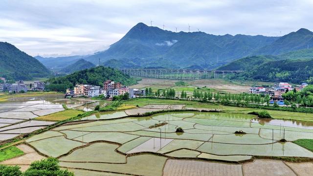 湖南 常宁 庙前 田园 村庄 公路 群山 美景