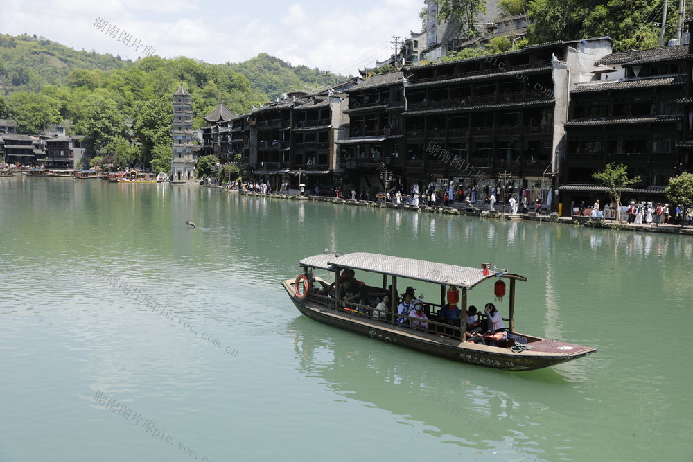 凤凰  古城  文旅  游客 泛舟