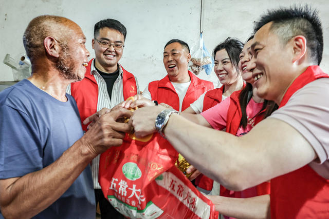 临武县——爱心慰问暖人心
