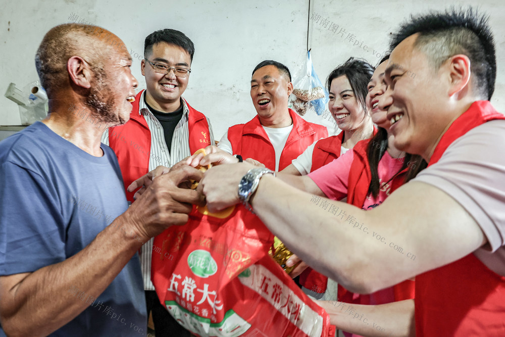 临武县——爱心慰问暖人心