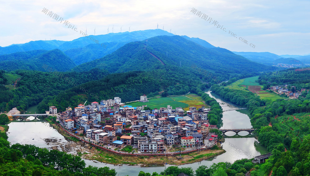 蓝山：“玉带 ”绕乡村 