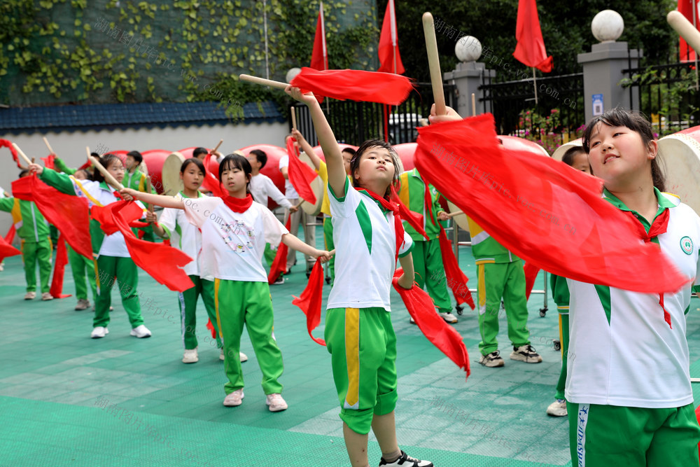 土家族 校园 砂子坳 苗族 鼓舞 非遗  文化 滋润 童心