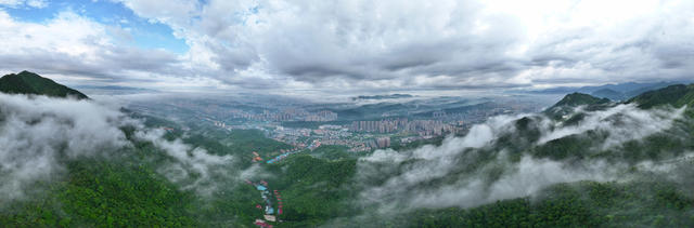 初夏  湘南  云雾  丹青     云雨天气  雨雾缭绕  湘南大地 
 丹青  水墨  画卷  湖南  郴州  苏仙区  王仙岭  山脉  鸟儿 