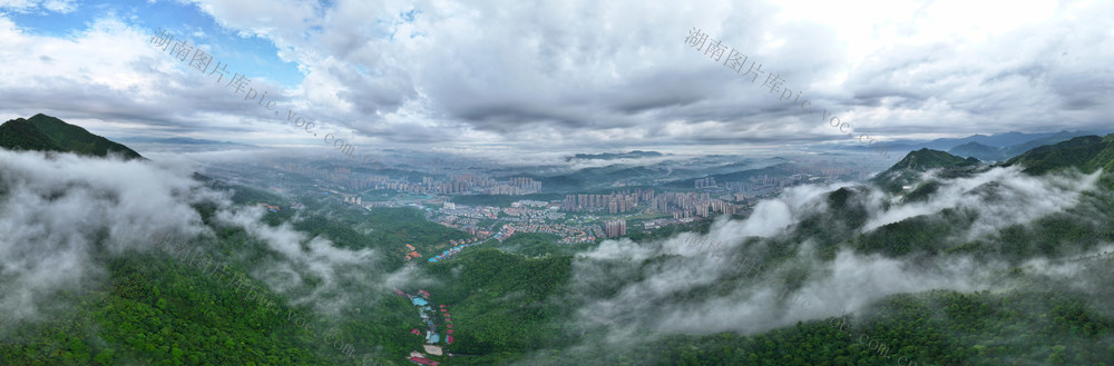 初夏  湘南  云雾  丹青     云雨天气  雨雾缭绕  湘南大地 
 丹青  水墨  画卷  湖南  郴州  苏仙区  王仙岭  山脉  鸟儿 