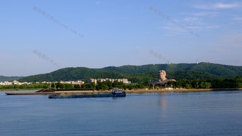 湘江两岸，