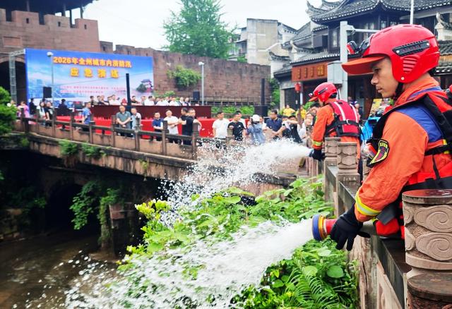凤凰  古城  虹桥中路 开展 城市内涝 防汛抢险 实战演练 预警发布 交通管制 应急排水 人员疏散 