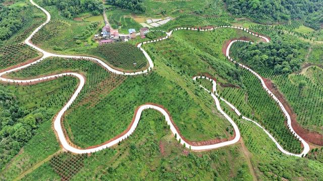  常宁 公路 山峦村庄 树木 美景