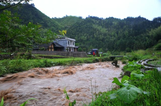 河流 深冲 上涨
