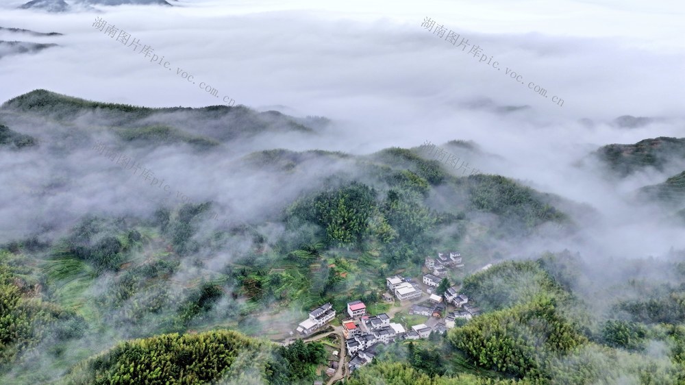 常宁 塔山 山峦 村庄 茶园 云雾 美景