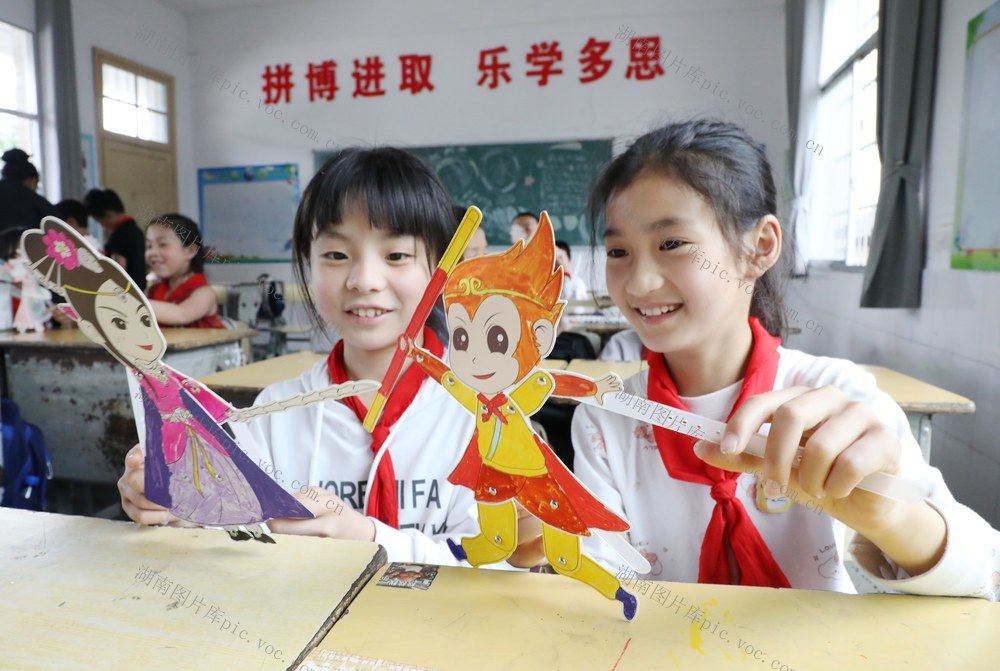   皮影技艺进校园   传统文化润童心