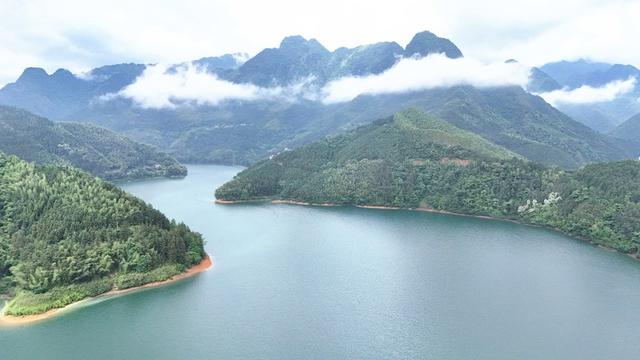   湖光山色