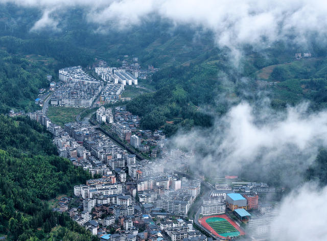沤菜（移民新村）
早晨
雨后
新农村
晨雾
青山
新楼
山居