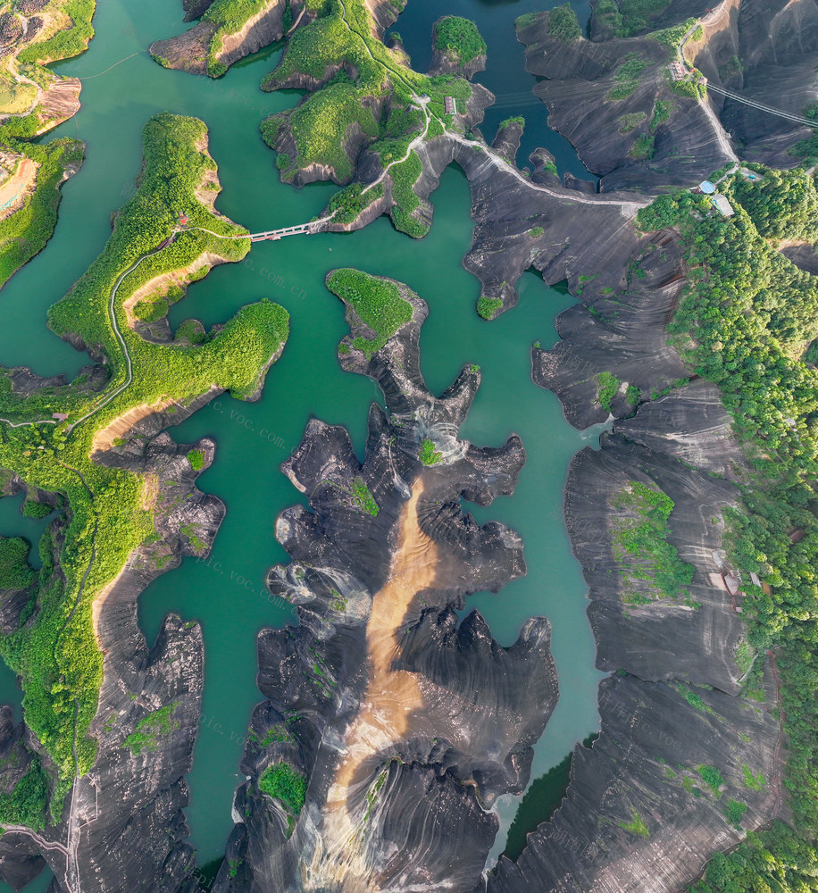 丹霞   高椅岭  生态画卷  航拍  湖南  郴州  高椅岭  丹霞   湖水  山间  地貌  景区 
  生态保护  文旅  自然地质资源  湘南地区  旅游名片 