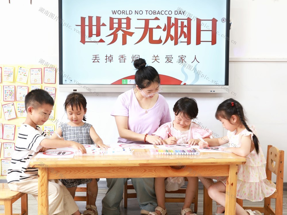  “世界无烟日”宣传进校园