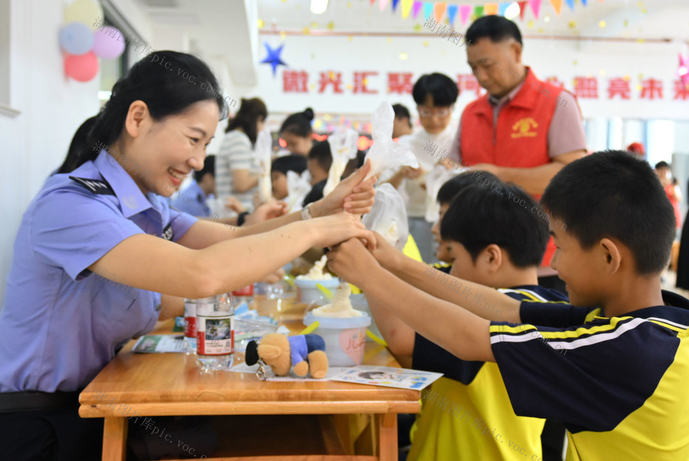 儿童节  未成年人救助保护  公益  联欢活动