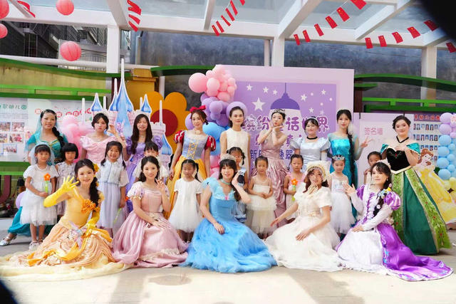 童话世界   乐享纯真   精心打造   师幼欢聚一堂    六一儿童。