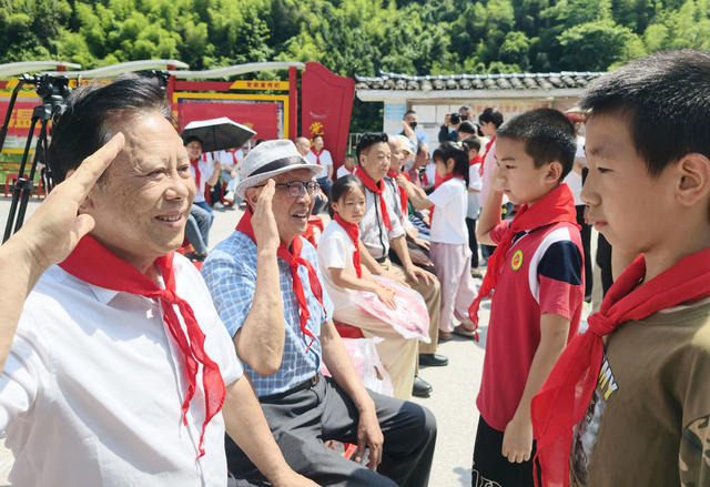六一 儿童节 关工委 民政局 艺术团   慰问  留守儿童 文艺演出