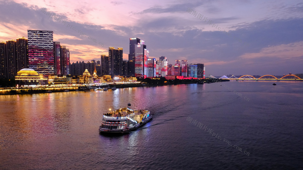 夜游湘江