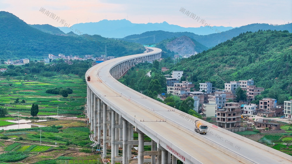 桂新高速  特大桥  风景  如画
