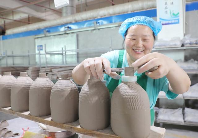“乡村车间”让“打工妈妈”回家就业