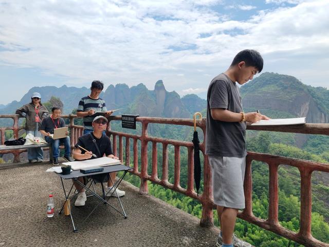 丹心寻红迹   漫步绘崀山