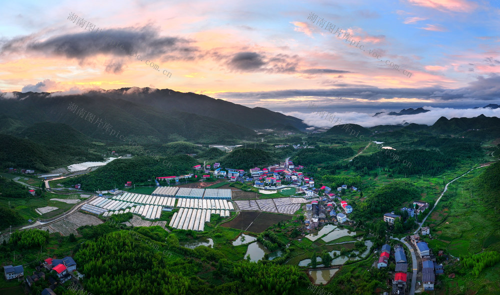 郴州市  苏仙区   暴雨  王仙岭   五盖山  云海  湘南  水墨丹青 
  云海画卷  仙境 