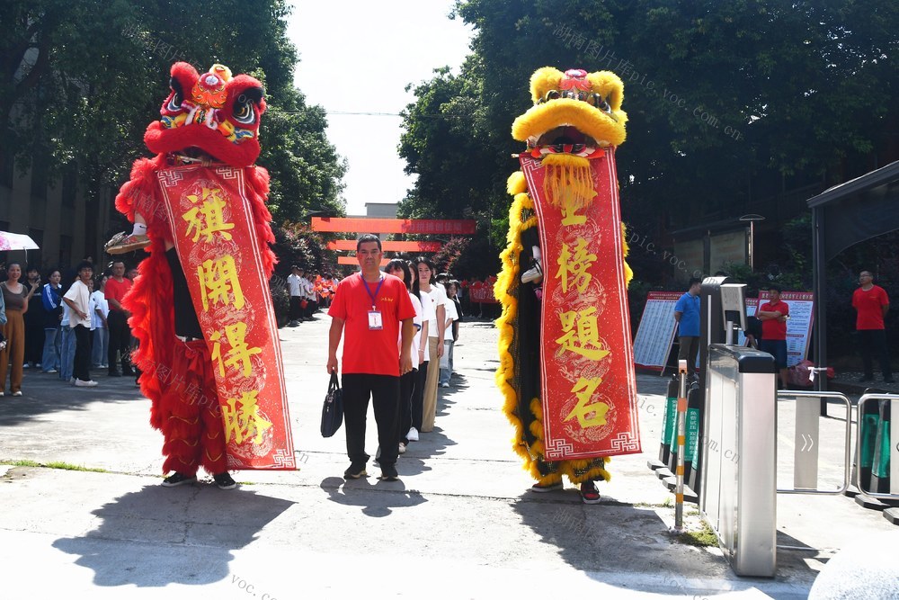 舞狮壮行  迎战高考