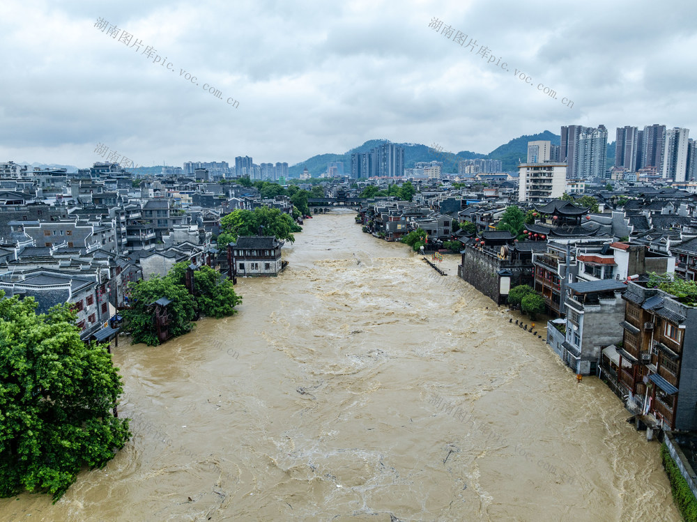 暴雨  吉首 抢险