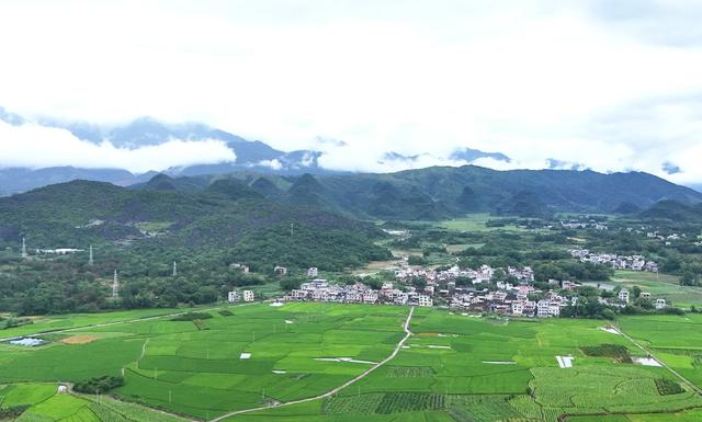   雨后瑶乡入画来