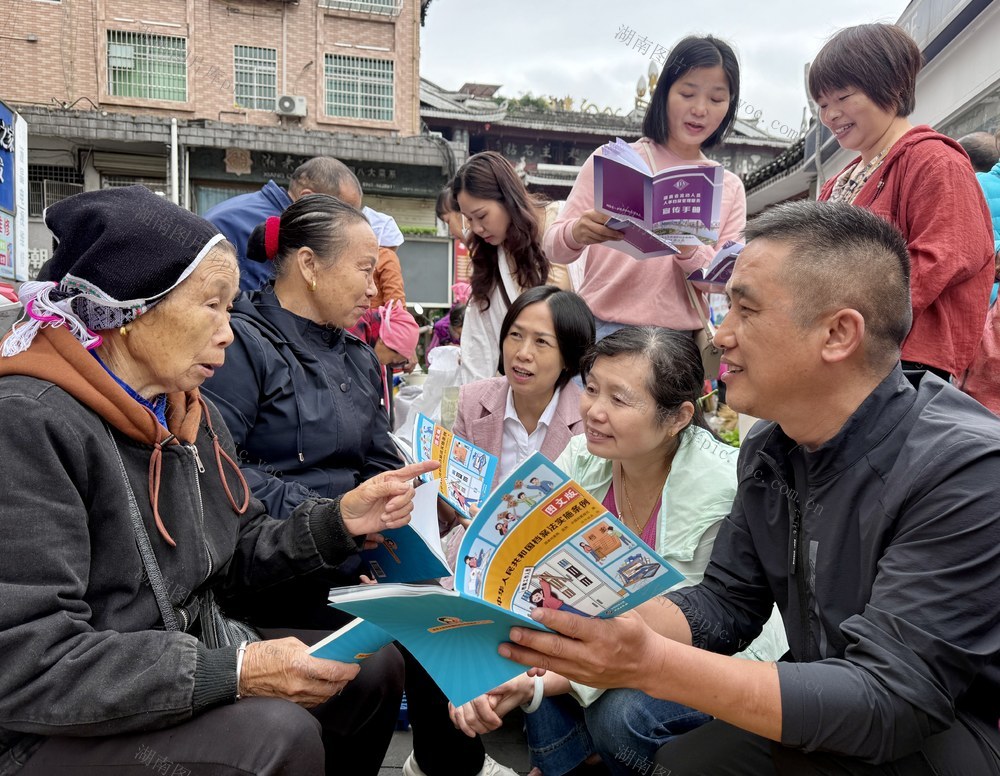 档案宣传进集市
