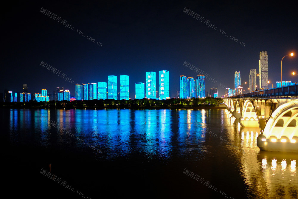 夜景璀璨，湘江两岸