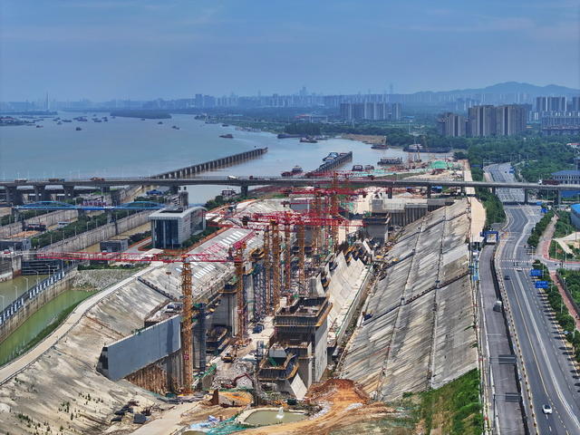 航电枢纽 船闸 航道 通江达海 港口 湘江 三千吨级