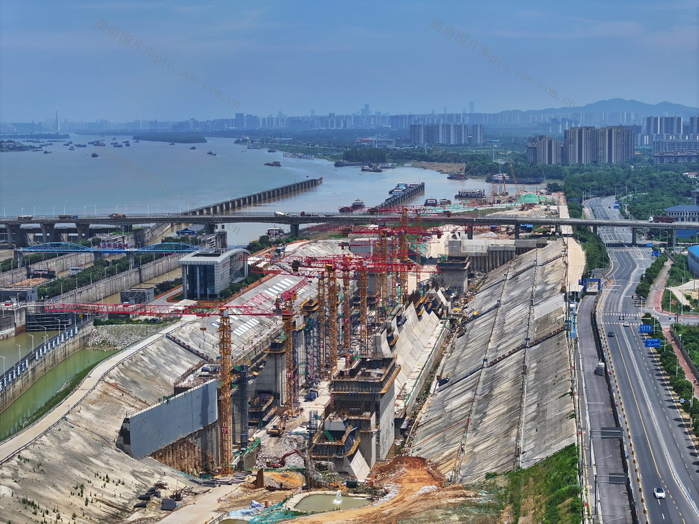 航电枢纽 船闸 航道 通江达海 港口 湘江 三千吨级