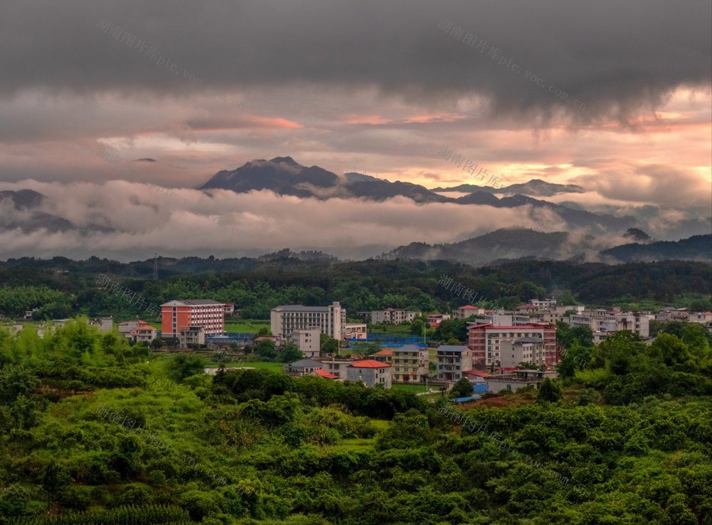 雨后初霁乡村美