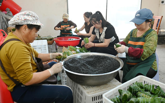 包粽子 迎端午 端午 民俗 传统 传统文化 文化 农村 村民 民间 风情 糯米 粽叶