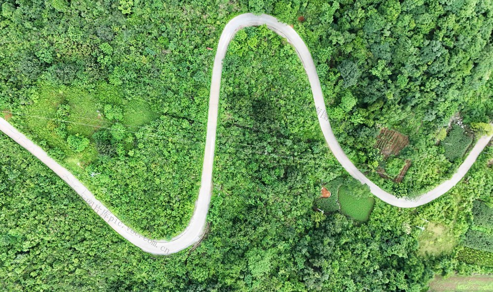 瑶山公路  助力振兴