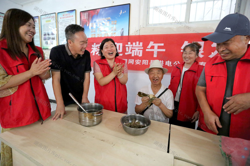端午，香囊，民俗，端午节，包粽子，电力员工，退休人员，企社共建，日间照料中心，党群服务中心
