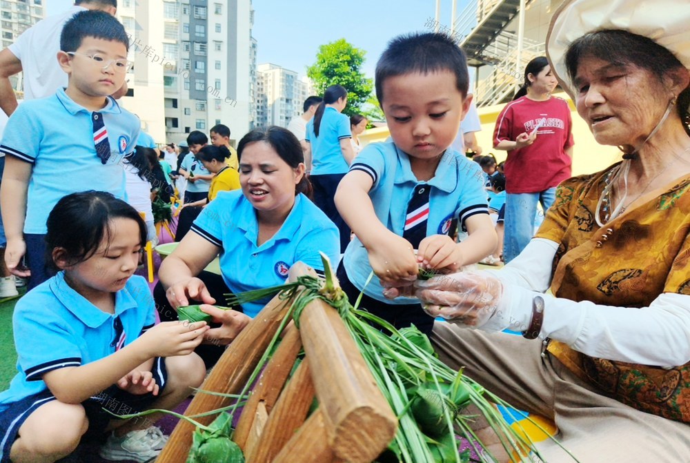 湘西 凤凰 九里边城幼儿园 趣玩抢鸭赛 巧手包粽香 端午 民俗 