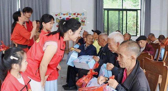 敬老院  义诊 活动