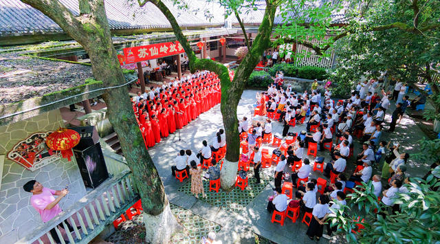 郴州市  苏仙区   苏仙岭  桃花居    歌声  市民  业余歌手  公共文化品牌  苏仙岭放歌  歌唱祖国   颂党恩  新时代  和谐社会  幸福图景  