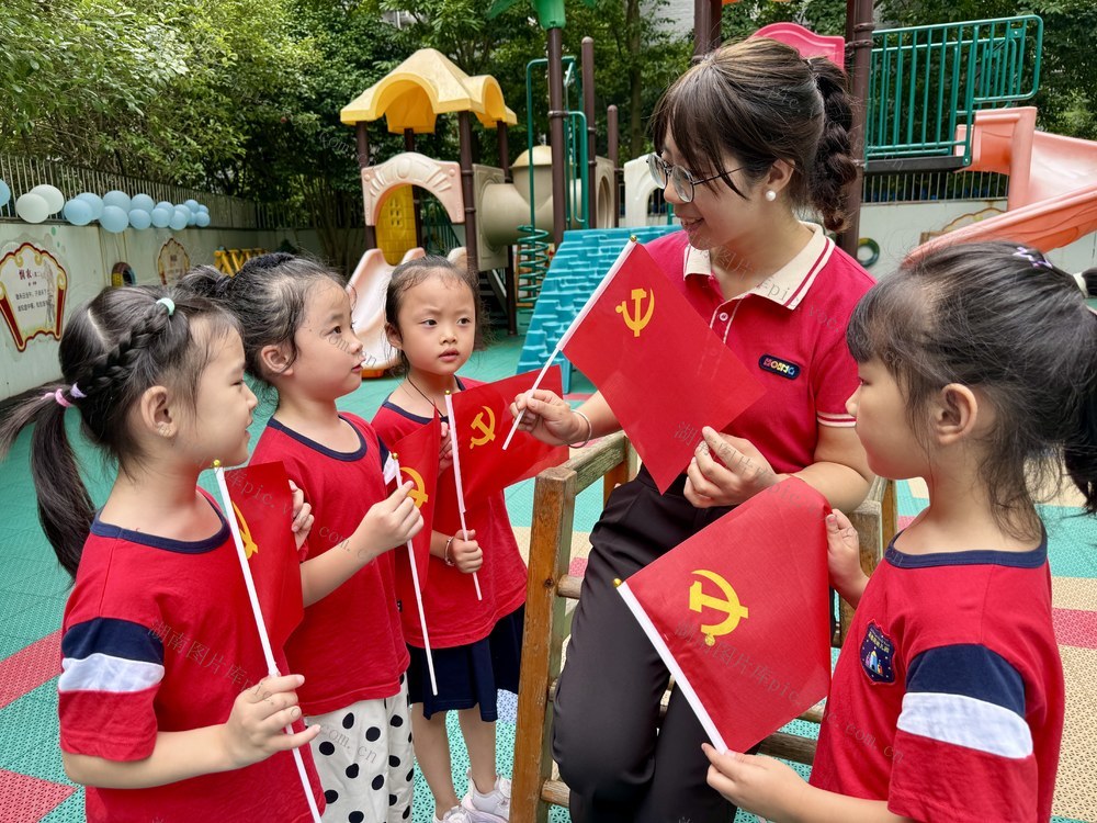 童心向党迎“七一”
