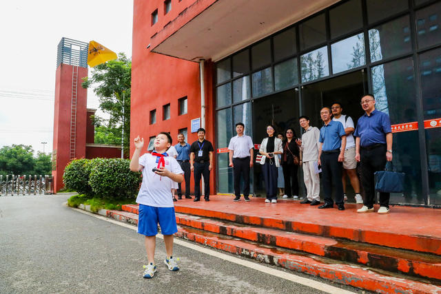 数智化  赋能  教育  成长   智慧教育