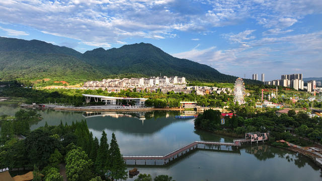 郴州市  城东新区  苏仙区 
 东湖公园  蓝天  碧水  城市 
 生态  画卷    环境整治  景观提质  东湖片区  生态旅游 
  城市建设  