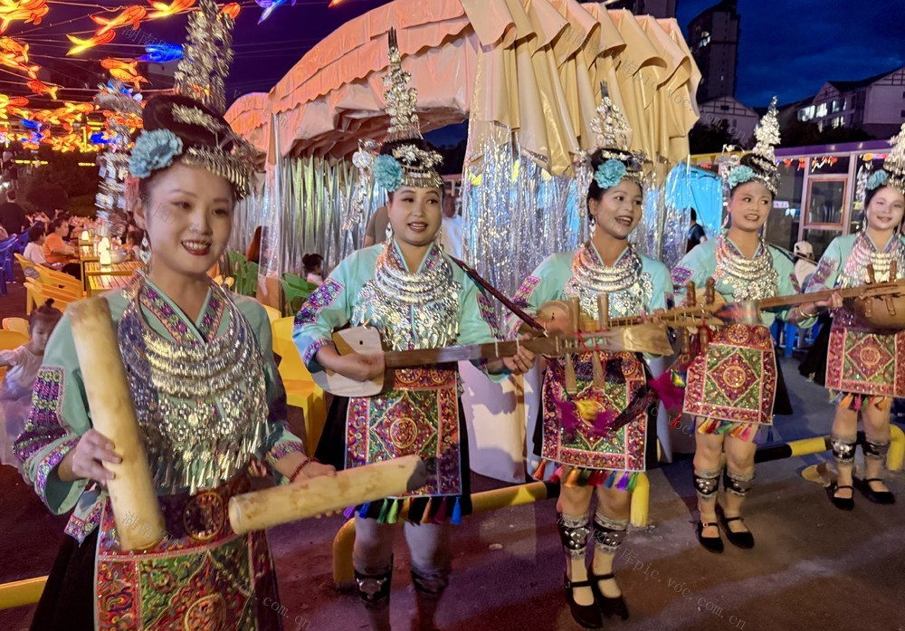 “烟火市集”点亮城市夜生活
