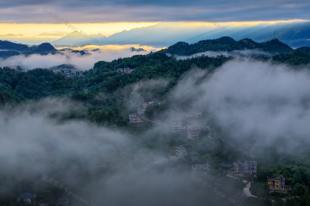湖南，龙山，山村，晨曦，民居，山峦，云雾