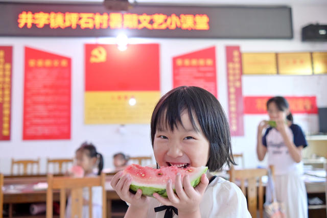 暑假  课堂  留守儿童  看护  志愿者  文化