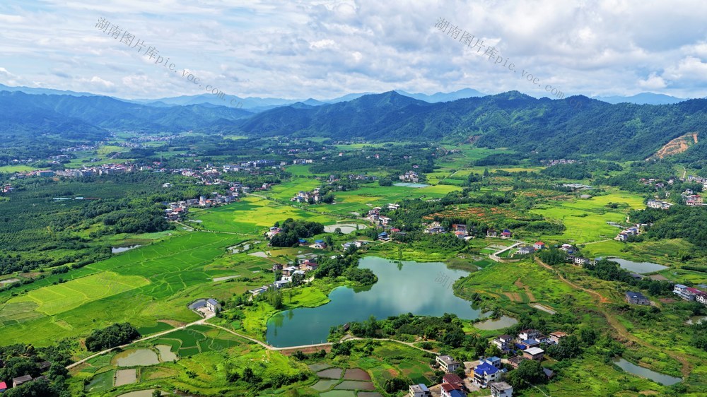 绿水  青山  田园  美