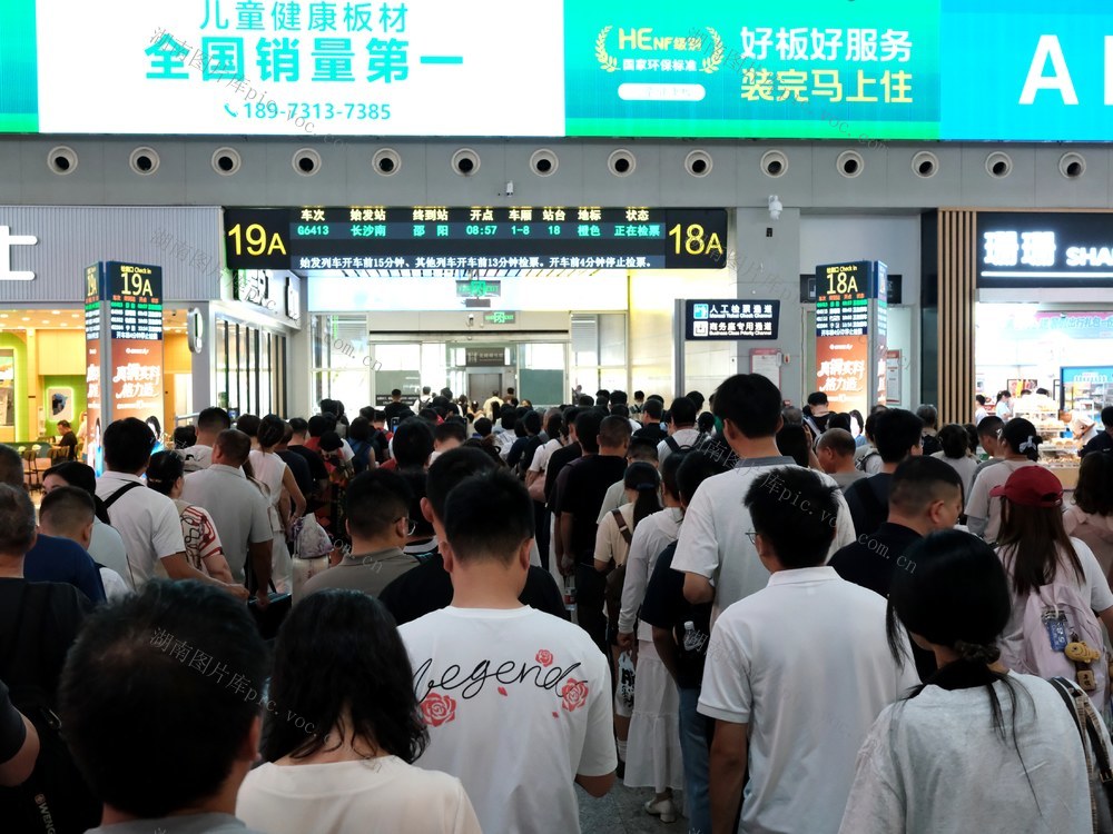 亲子团、毕业游带火铁路暑运 